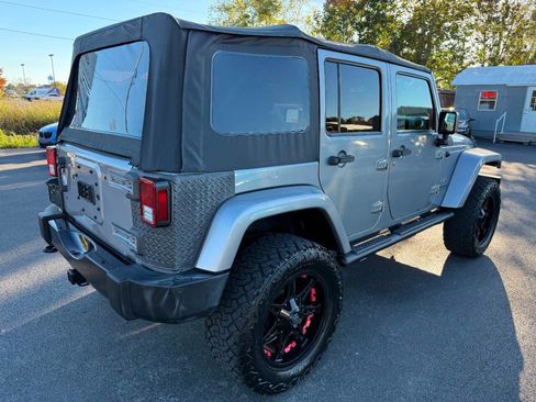 Used 2016 Jeep Wrangler Unlimited Sahara w/ Connectivity Group AWD/4WD image 9