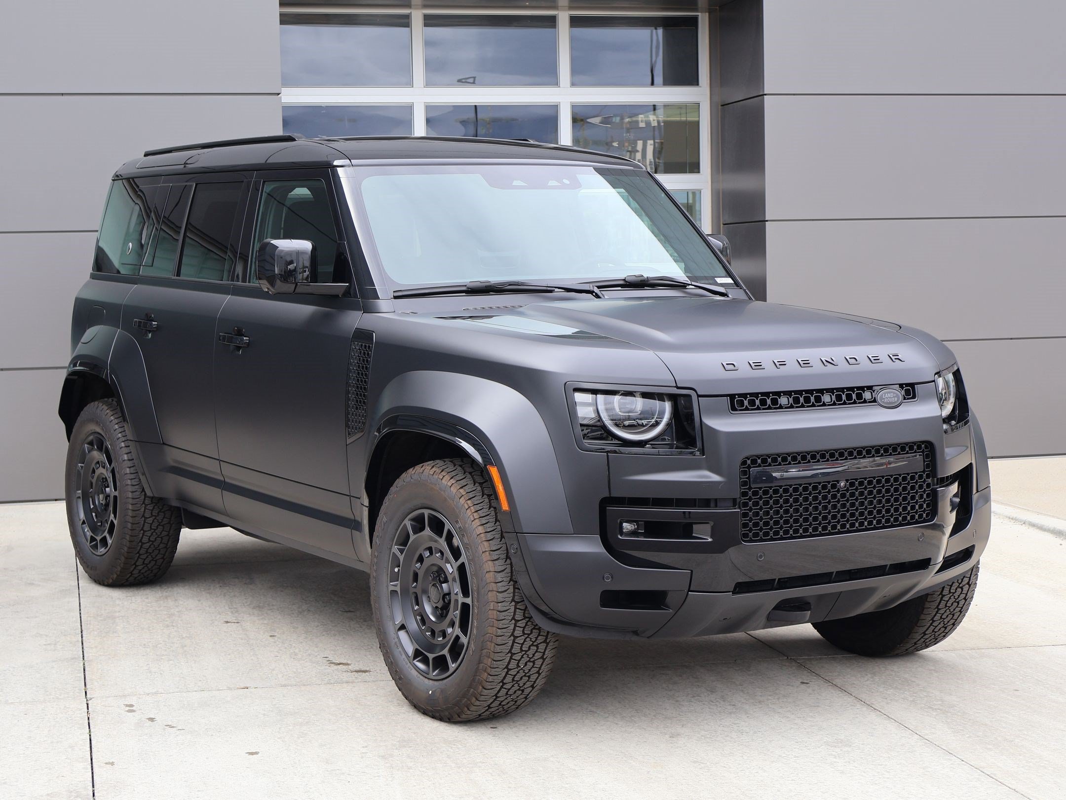 New 2026 Land Rover Defender 110 OCTA AWD/4WD image 3
