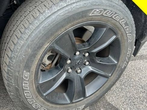 Used 2024 RAM 1500 4x4 Crew Cab image 5