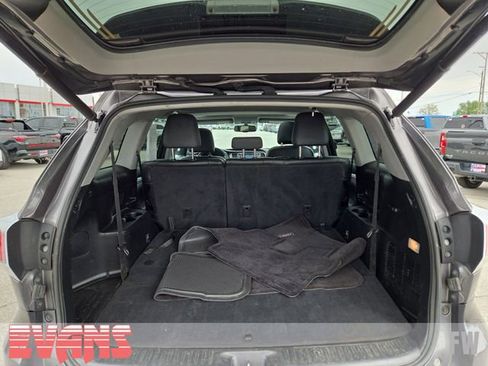 Used 2016 Toyota Highlander XLE AWD/4WD image 32