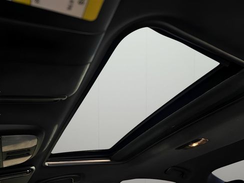 Used 2019 Subaru Impreza 2.0i Sport image 26