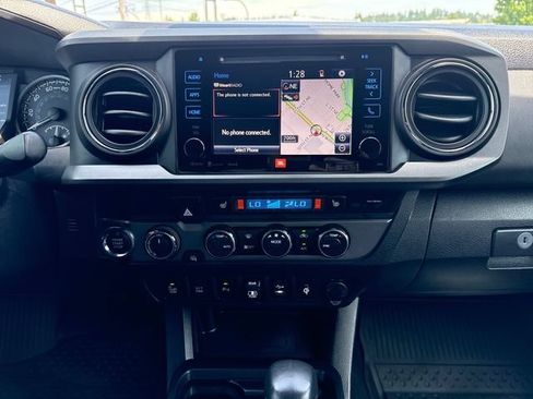 Used 2019 Toyota Tacoma TRD Off-Road AWD/4WD image 23