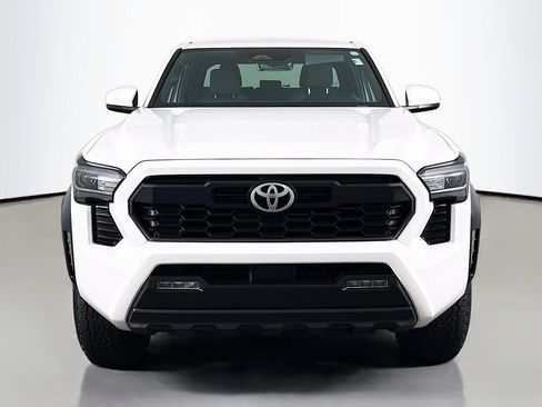 Certified 2025 Toyota Tacoma TRD Off-Road image 2
