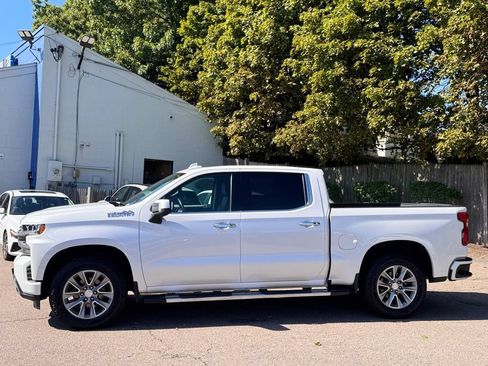 Used 2022 Chevrolet Silverado 1500 High Country w/ Z71 Off-Road Package AWD/4WD image 3