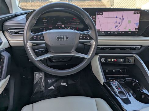 Used 2025 Audi Q5 Premium w/ Convenience Package image 8