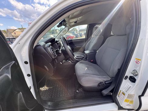 Used 2019 Toyota Tacoma SR image 34