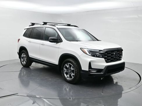 Used 2023 Honda Passport TrailSport image 2