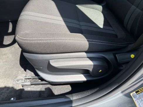 Used 2025 Hyundai Venue SEL FWD image 33