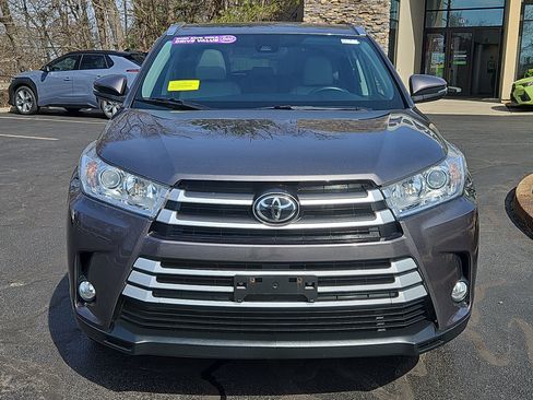 Used 2017 Toyota Highlander XLE w/ Carpet Mat Package AWD/4WD image 22