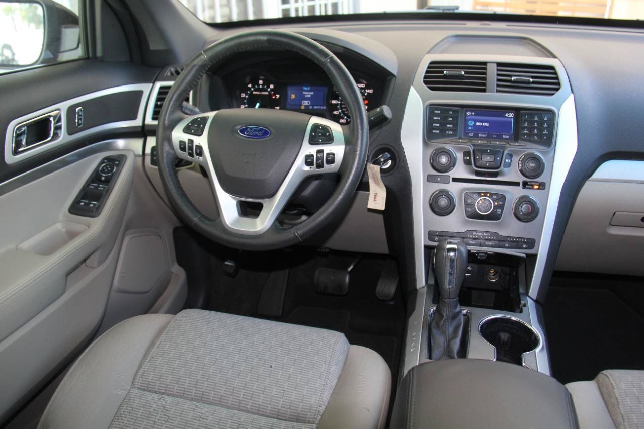 Used 2015 Ford Explorer XLT FWD image 9