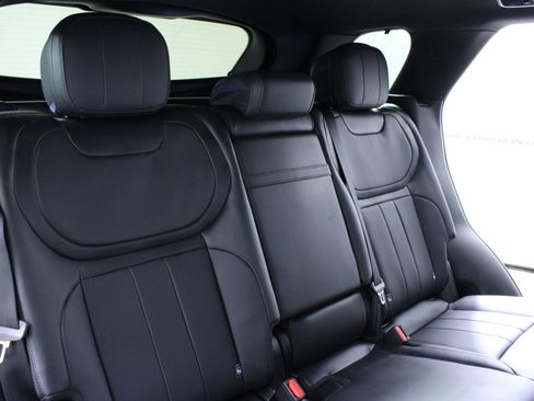 Used 2024 Land Rover Range Rover Sport SE image 15