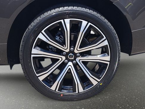 Used 2023 Volvo XC60 B5 Ultimate w/ Climate Package FWD image 33