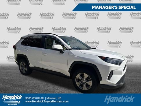 Used 2022 Toyota RAV4 LE AWD/4WD image 1