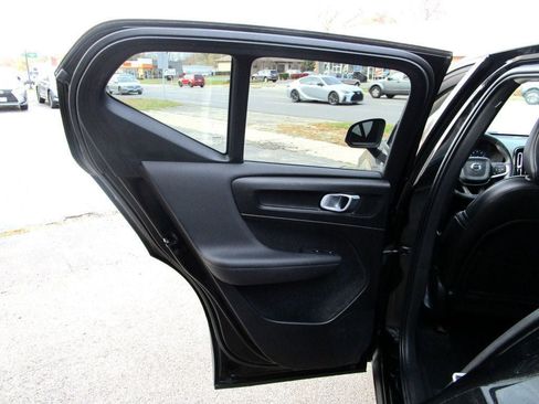 Used 2020 Volvo XC40 T5 Momentum w/ Protection Package Premier image 35