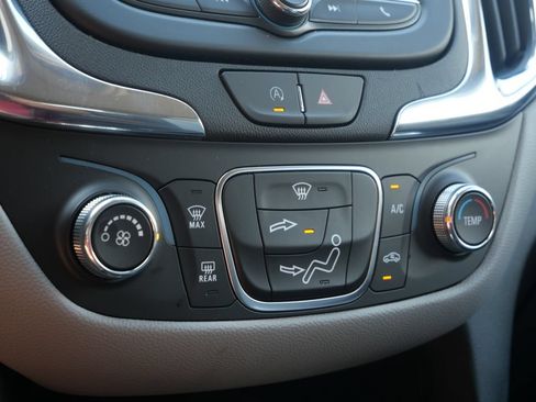 Used 2023 Chevrolet Equinox LT FWD image 30