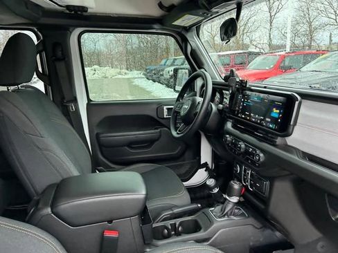 Used 2024 Jeep Gladiator Sport AWD/4WD image 31