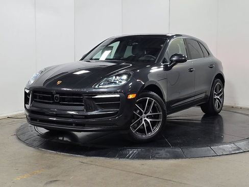 Certified 2025 Porsche Macan AWD/4WD image 1