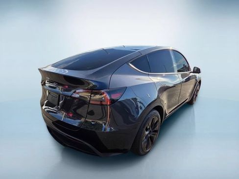 Used 2025 Tesla Model Y Long Range RWD image 4