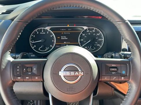 Used 2025 Nissan Pathfinder SV image 15