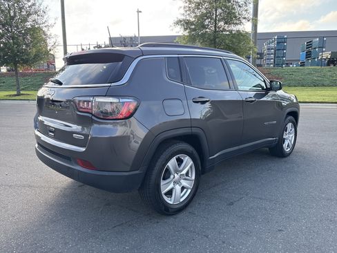 Certified 2022 Jeep Compass Latitude FWD image 9