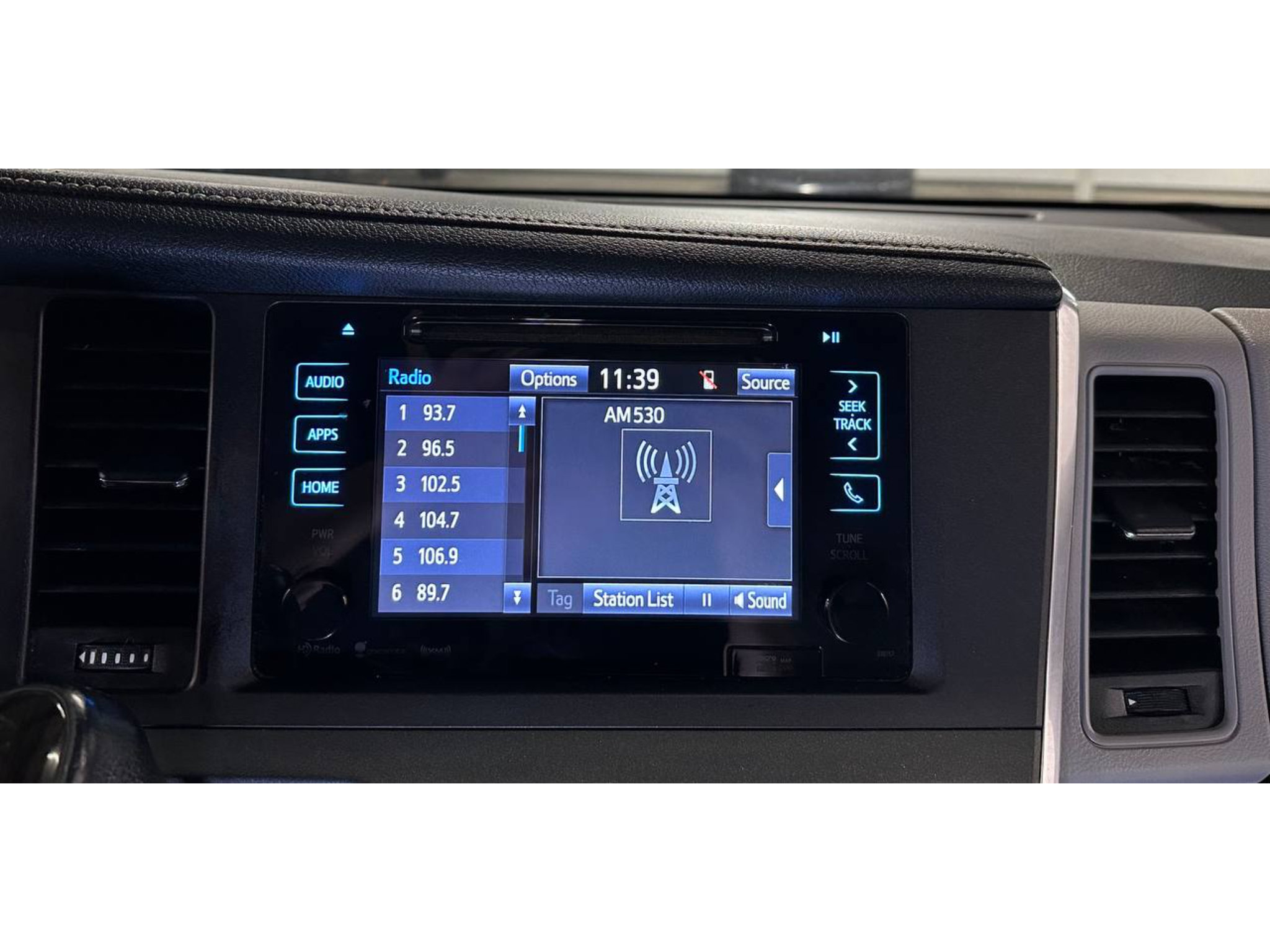 Used 2017 Toyota Sienna XLE w/ XLE Navigation Package FWD image 32