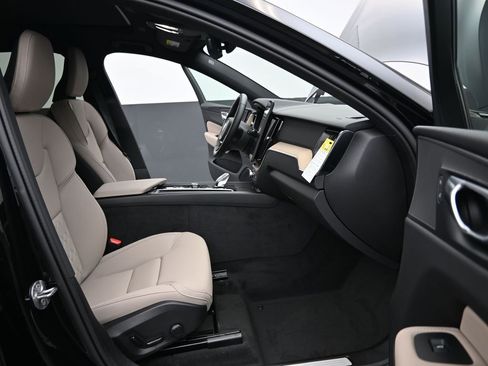 New 2026 Volvo XC60 B5 Core w/ Climate Package image 15