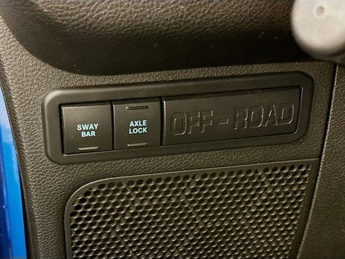 Used 2015 Jeep Wrangler Unlimited Rubicon w/ Connectivity Group AWD/4WD image 17