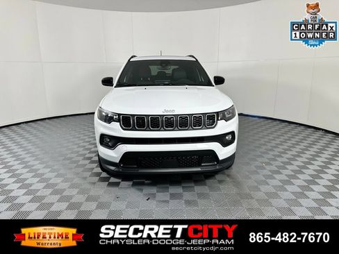 Used 2025 Jeep Compass Latitude w/ Sun & Sound Group AWD/4WD image 2