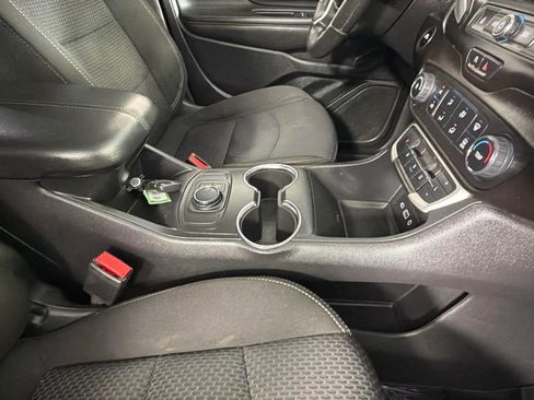 Used 2023 GMC Terrain SLE w/ Elevation Edition FWD image 34