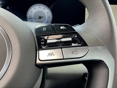 Used 2024 Hyundai Elantra SEL image 17