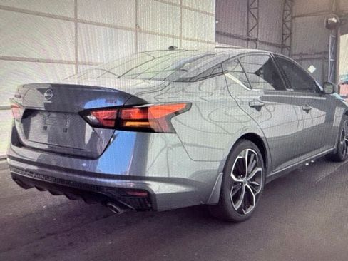 Used 2024 Nissan Altima 2.5 SR FWD image 7