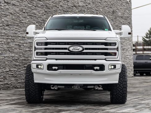 Used 2023 Ford F250 Platinum image 9