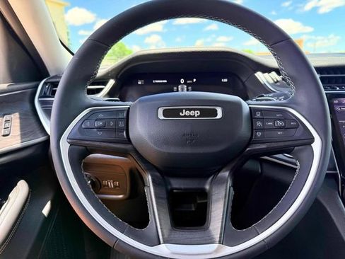Certified 2023 Jeep Grand Cherokee Limited AWD/4WD image 20