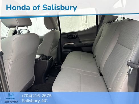 Used 2017 Toyota Tacoma SR5 image 12