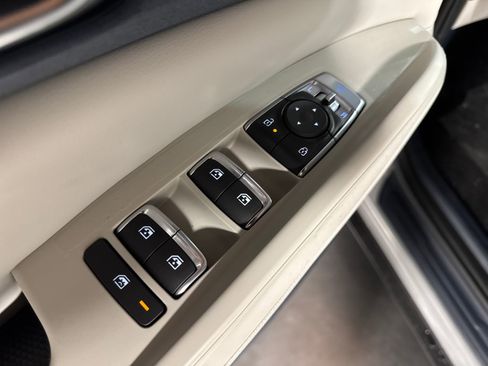 New 2026 Kia Carnival EX FWD image 25