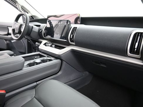 New 2026 Ford Expedition Active RWD image 24