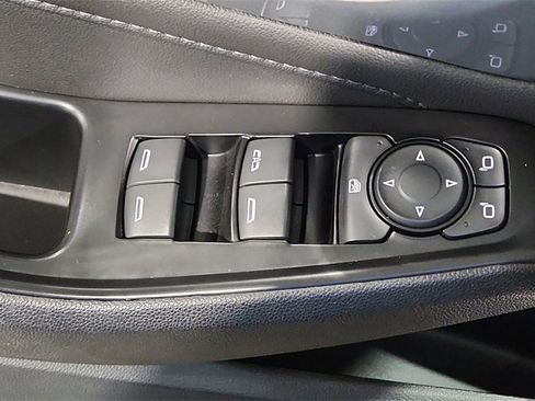 Used 2023 Chevrolet Traverse LT image 17