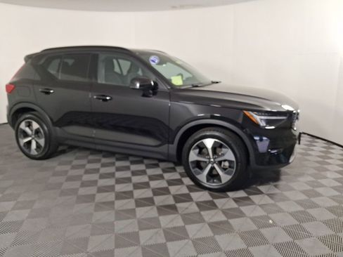 Used 2025 Volvo XC40 B5 Plus AWD/4WD image 7