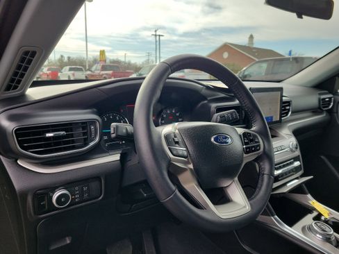 Certified 2023 Ford Explorer XLT w/ Equipment Group 202A image 22