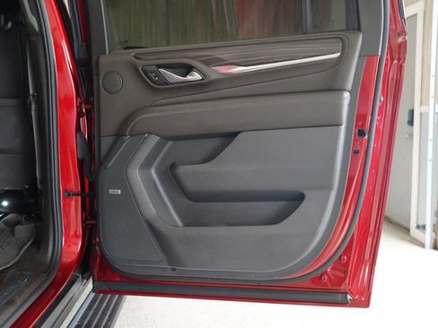 Used 2023 GMC Yukon XL Denali AWD/4WD image 36