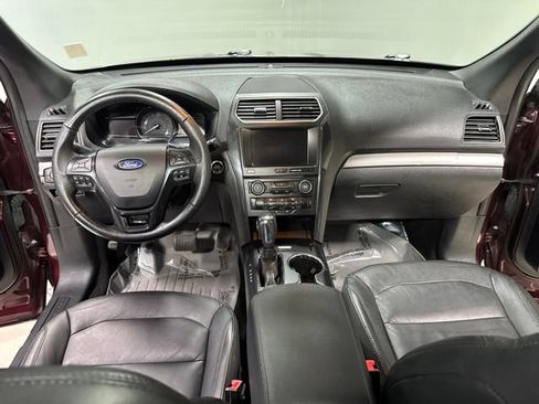 Used 2018 Ford Explorer XLT w/ Equipment Group 202A AWD/4WD image 3