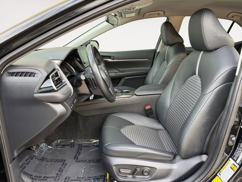 Used 2023 Toyota Camry SE FWD image 14