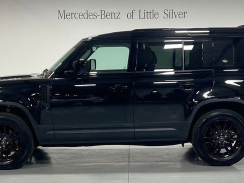 Used 2024 Land Rover Defender 110 S image 2