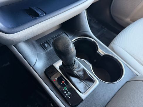Used 2014 Toyota Highlander LE AWD/4WD image 23