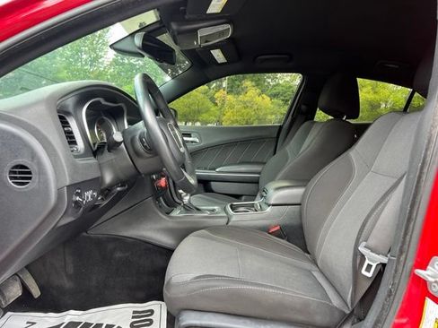 Used 2015 Dodge Charger SXT RWD image 12