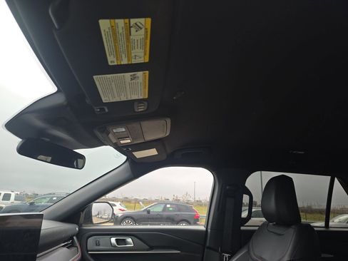 Used 2025 Ford Explorer ST-Line w/ ST-Line Street Pack image 20