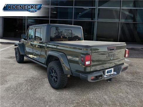 Used 2023 Jeep Gladiator Sport image 3