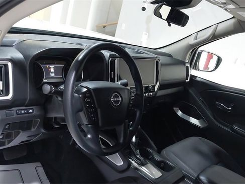 Used 2025 Nissan Frontier SV image 19