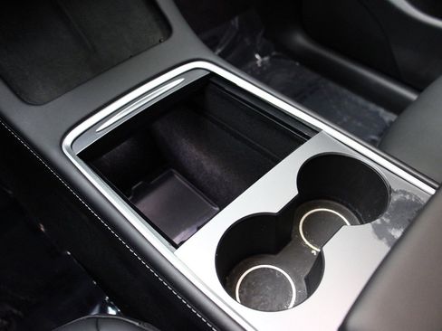 Used 2023 Tesla Model Y Long Range AWD/4WD image 18