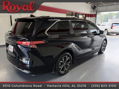 Used 2026 Toyota Sienna Platinum AWD/4WD image 6